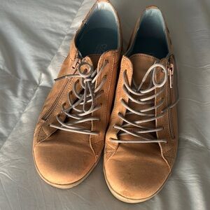 women’s 7.5 CLOUD Aika Sneaker Distress